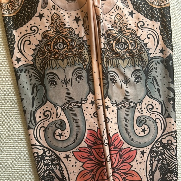 Buddha Gear Bunch Yoga Pants. - Picture 5 of 8